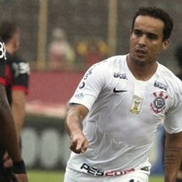 Jadson sente desconforto; Jair esboça Corinthians para jogo contra o Bahia