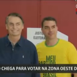 Jair Bolsonaro vota em escola na Vila Militar no Rio de Janeiro
