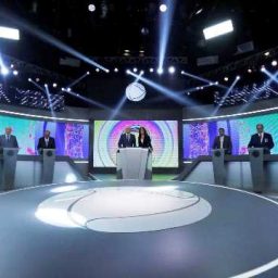 Mesmo ausente, Bolsonaro vira alvo de adversários em penúltimo debate