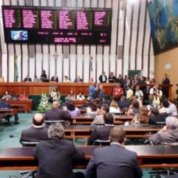 Onze deputados estaduais deixam a Assembleia após tentativa de reeleição frustrada