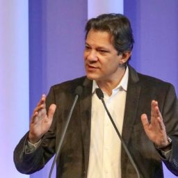 Haddad sobre Bolsonaro: ‘Temos uma bomba relógio para explodir