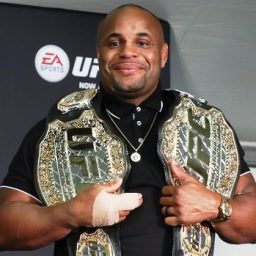 UFC anuncia Derrick Lewis como desafiante de Daniel Cormier em Nova York