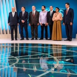 Último debate do 1º turno entre presidenciáveis tem ataque ao PT e a Bolsonaro