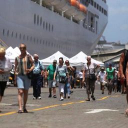 Mais de 3 mil turistas desembarcam no porto de Salvador