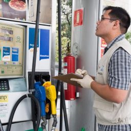 Preço da gasolina nas refinarias cai 0,48%, anuncia Petrobras