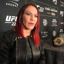 ‘Cyborg’ revela indignação por saber de mudança no UFC 232 pela internet