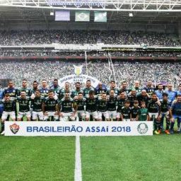 Palmeiras amplia marcas em festa com torcida e Bolsonaro