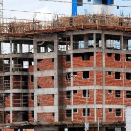 Confiança dos empresários da construção fica estável em janeiro