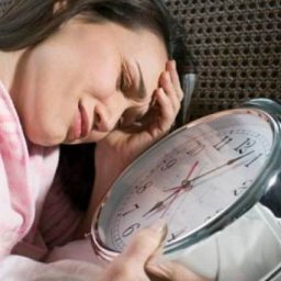 Dormir menos de seis horas aumenta risco de doenças cardiovasculares