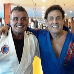 Aos 63 anos, Sergio Mallandro recebe faixa preta no jiu-jítsu