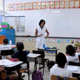 Ministério da Educação decide pedir de volta plano para carreira do professor
