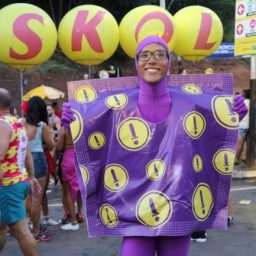Foliões provam que é possível trabalhar e curtir o Carnaval ao mesmo tempo