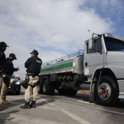 Líder não descarta greve de caminhoneiros mesmo após decisão da Petrobras