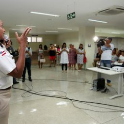 Pacientes do Hospital da Mulher assistem palestra da major Denice Santiago