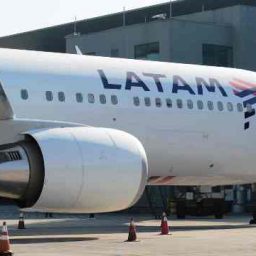 Passageiros relatam falha no trem de pouso de avião da Latam