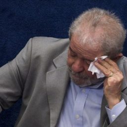 Lula fica em silêncio por quase duas horas durante depoimento à PF