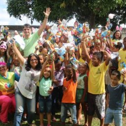 Itajuípe: Prefeito Marcone entrega ovos de páscoa nas escolas municipais