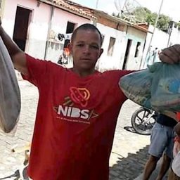 Prefeitura de Ubaitaba distribui peixes e cestas básicas na semana santa