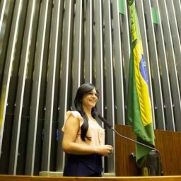 Dayane Pimentel rebate Wagner e defende equipe de Bolsonaro