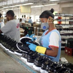 Fábricas de calçados geram 31 mil empregos diretos na Bahia