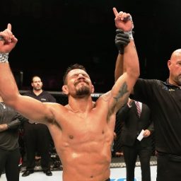 Rafael dos Anjos faz luta estratégica e finaliza Kevin Lee no UFC Rochester