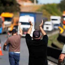 Situação só piorou, dizem caminhoneiros um ano após greve