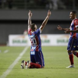 Bahia vence o Grêmio em Pituaçu e cola nos líderes