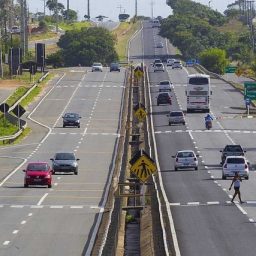 A estratégia brasileira de privilegiar as rodovias em detrimento das ferrovias