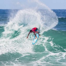 Dois brasileiros avançam na quinta etapa do Mundial de Surfe