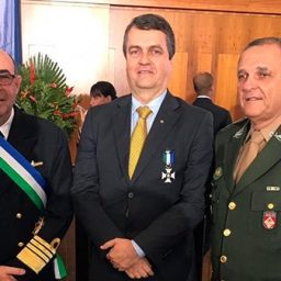 Advogado baiano recebe honraria do Ministério da Defesa