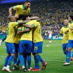 Brasil joga bem, anima a torcida e goleia o Peru