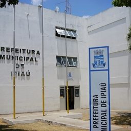 TCM suspende julgamento de denúncia contra prefeita de Ipiaú por contratar escritório de advocacia