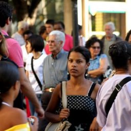 IBGE aponta aumento da população idosa e queda no nº de nascimentos na Bahia