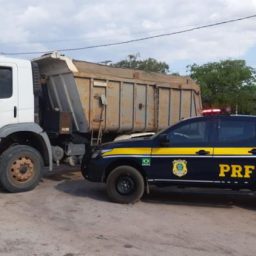 Caminhão roubado e carro de luxo adulterado são recuperados no interior da Bahia