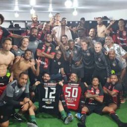 Após evitar rebaixamento do Vitória, Geninho elogia grupo: “Comemorar como acesso”