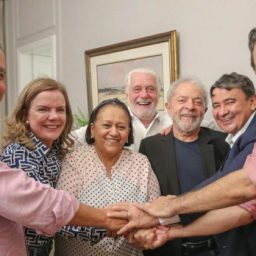 Em Salvador, Lula ignora escândalos e diz que PT não precisa de autocrítica