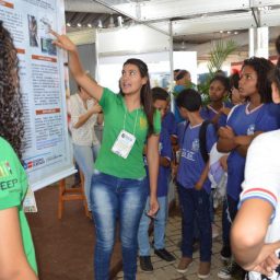 Estudantes de Gandu e Itororó apresentam experiências das fábricas-escolas de chocolate e de carne do sol em Salvador