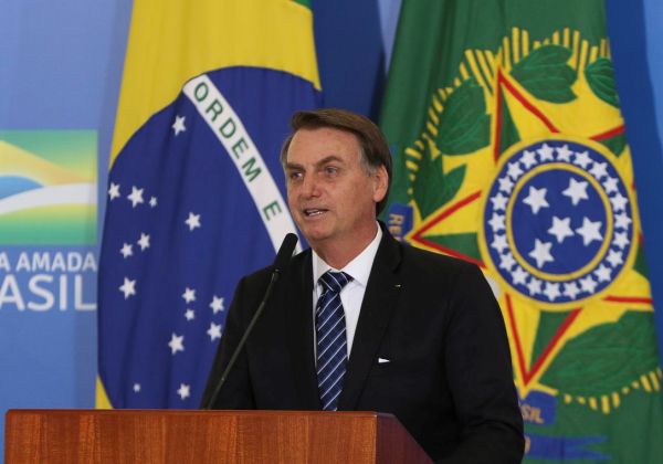 Bolsonaro sanciona projeto anticrime aprovado pelo Congresso