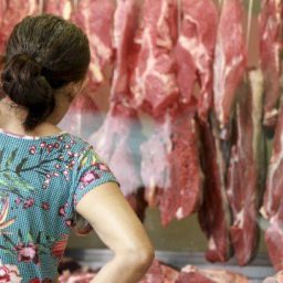 Preço real da carne bovina em SP subiu 83% em 2 anos