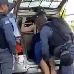 Policial do Maranhão que colocou mão embaixo de saia de mulher é afastado