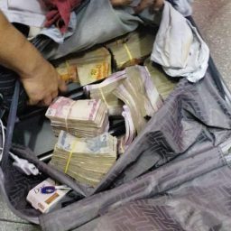 Seis homens são presos em aeroporto com malas cheias de dinheiro