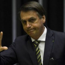 Bolsonaro veta lei que permite contratar advogado e contador sem licitação