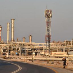 Conflito no Irã coloca em risco fornecimento mundial de petróleo