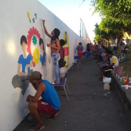 Estudantes de Ibirataia embelezam ambiente escolar com intervenções artísticas