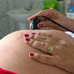 Número de grávidas com HIV aumenta quase 40% em dez anos