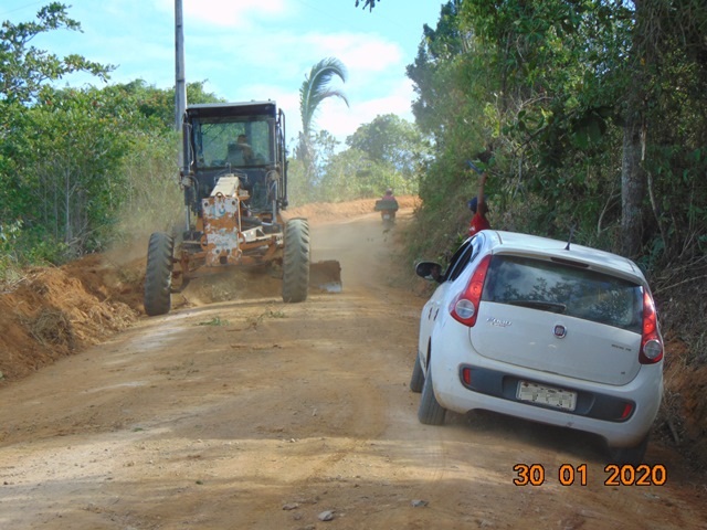 Prefeito vistoria recuperação das estradas na zona rural de Piraí do Norte