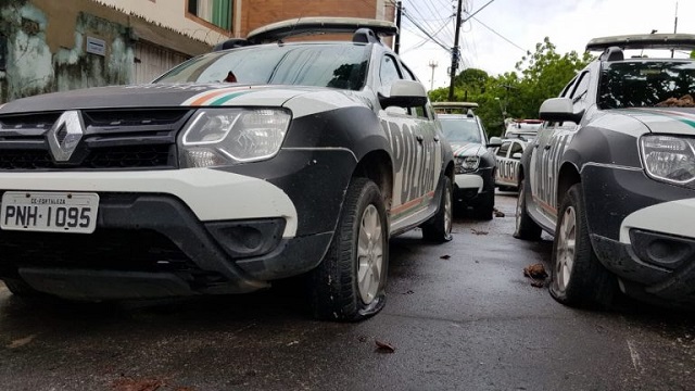 Batalhões são invadidos e viaturas são roubadas em protestos no Ceará