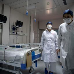China já tem mais de 2,3 mil mortes pelo novo coronavírus
