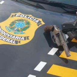 Dupla é presa por porte ilegal de arma de fogo na BR-101