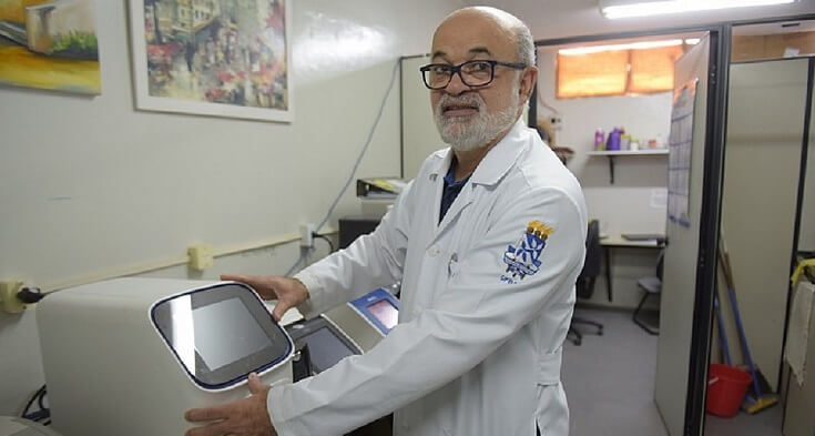 Farmacêutico realiza teste que detecta coronavírus em 3 horas
